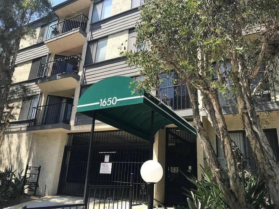 Chic Condo Steps From Petco Park Сан Диего Екстериор снимка