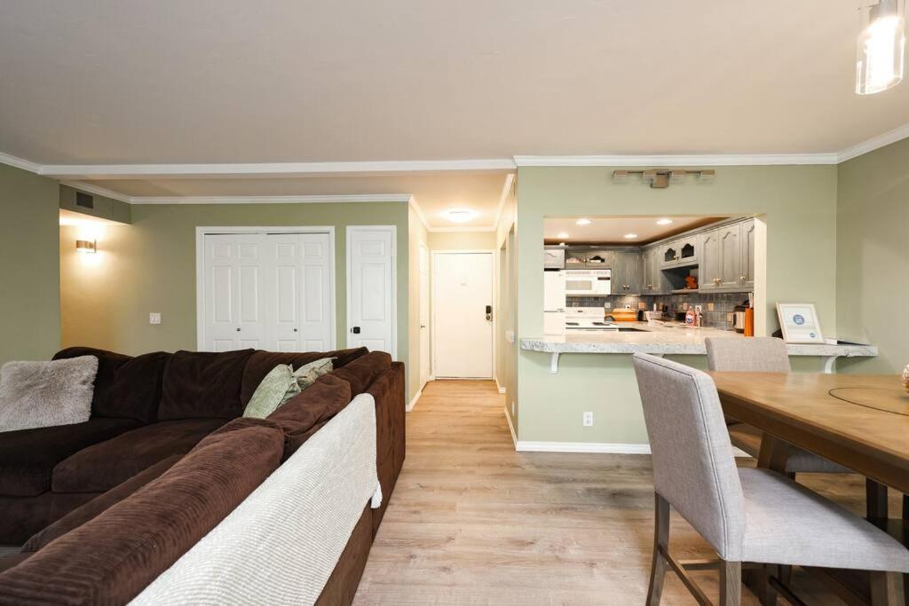 Chic Condo Steps From Petco Park Сан Диего Екстериор снимка