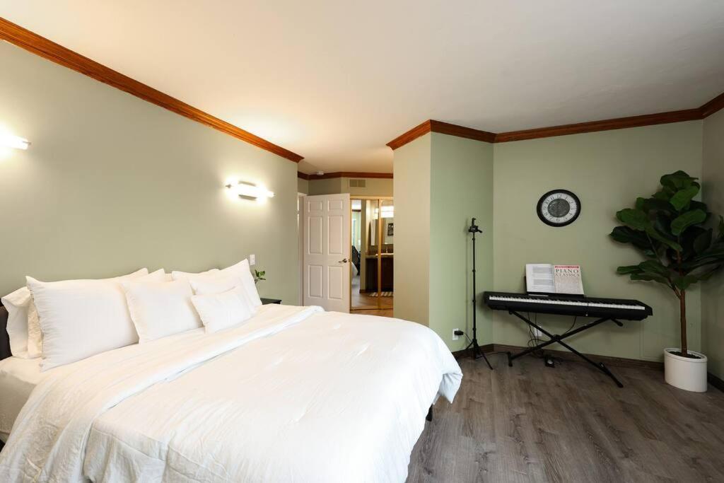 Chic Condo Steps From Petco Park Сан Диего Екстериор снимка