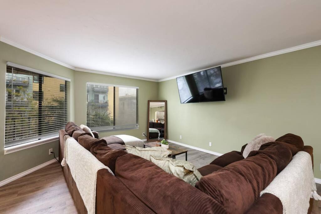 Chic Condo Steps From Petco Park Сан Диего Екстериор снимка