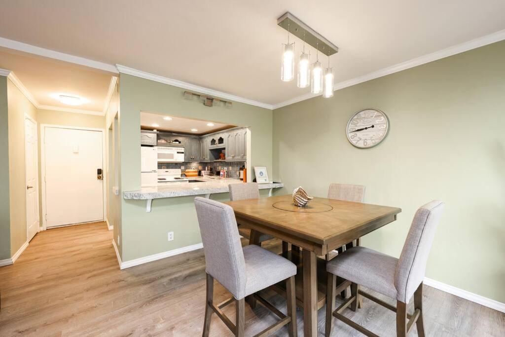 Chic Condo Steps From Petco Park Сан Диего Екстериор снимка