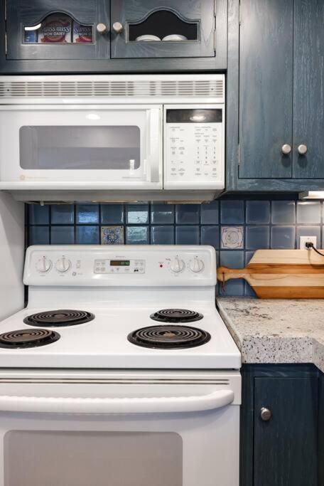 Chic Condo Steps From Petco Park Сан Диего Екстериор снимка