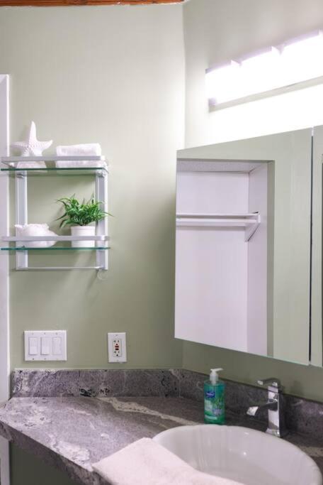 Chic Condo Steps From Petco Park Сан Диего Екстериор снимка