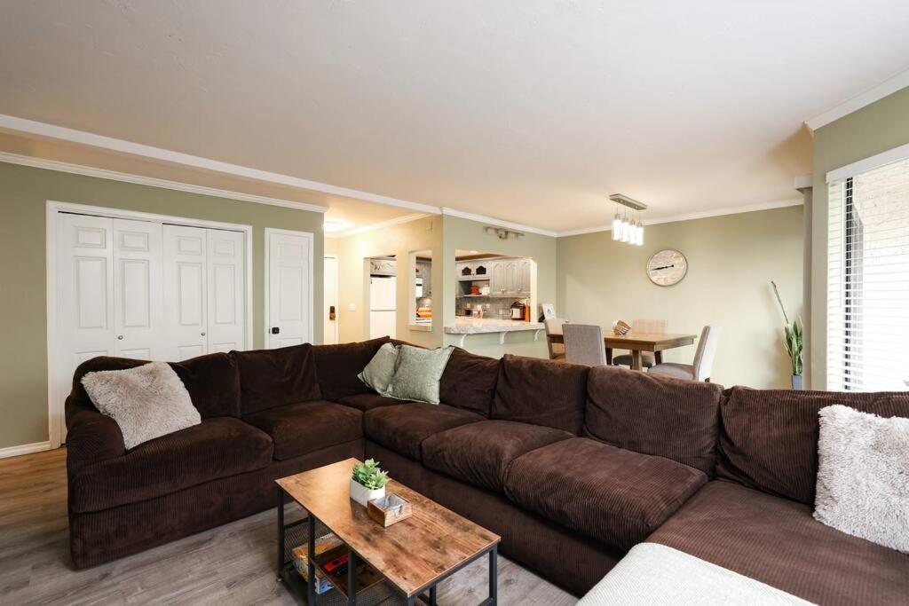 Chic Condo Steps From Petco Park Сан Диего Екстериор снимка