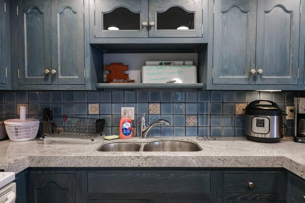 Chic Condo Steps From Petco Park Сан Диего Екстериор снимка