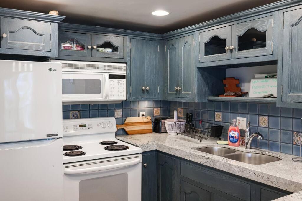 Chic Condo Steps From Petco Park Сан Диего Екстериор снимка